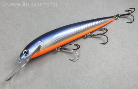 Beim Raubfischangeln auf Zander und Hecht hat sich die Farbe Navy Blue Shadow des Karikko Räminä Wobblers mehr als bewährt.